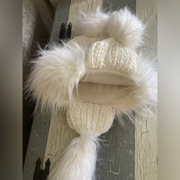 Starling white winter hat - Picture 2 of 6